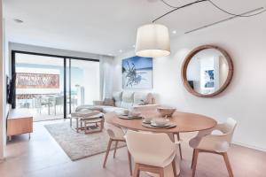 Infinity 0-2 LUXE PARTIAL SEA VIEW 2B