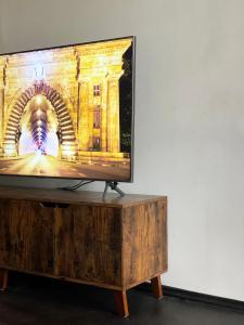 Deluxe Cosmopolitan Apartment Budapest with Free Parking