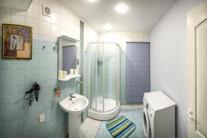 Economy Triple Room with Shared Bathroom room in Park Lane Inn Fontanka