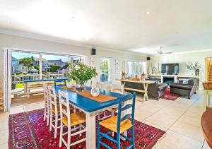 Perfect Canal Escape on Thesen Islands