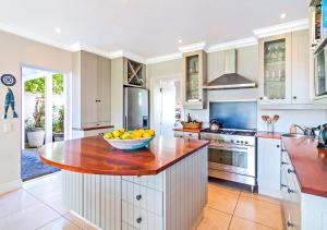 Perfect Canal Escape on Thesen Islands