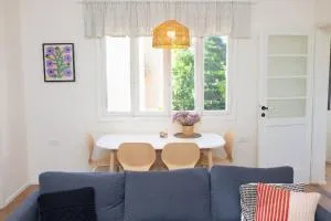 Bright and Cozy Bauhaus Gem - Ramot HaShavim