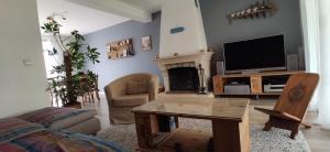 Maisons de vacances Maison Floirac 6 personnes avec spa : Maison 3 Chambres