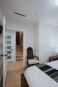 A Gentle Hideaway in the Urban Forest WEST END downtown Vancouver
