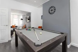 Flatzy - 12 Person Townhouse with Pool Table and Ping Pong - Wavertree