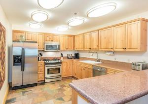 Bear Creek Lodge 213 by Alpine Lodging Telluride