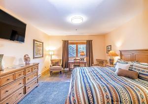 Bear Creek Lodge 213 by Alpine Lodging Telluride
