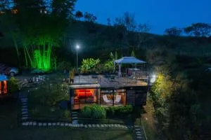 Glamping Montecarlo Lodge Cubo de Madera-Guatapé - Granada