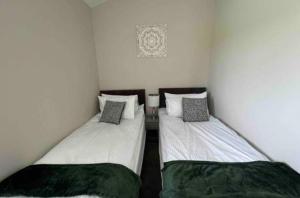 Spacious 3 Bedroom Sandstone Lodge