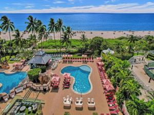 Beachfront Ocean View Condo Beach Service 520