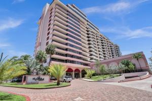 Beachfront Condo w Beach Service 1207