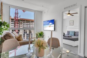 Beautiful Unit with Amazing View & Free Parking