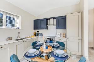 Charming 2 Bedroom Limestone Lodge Perfect for Families