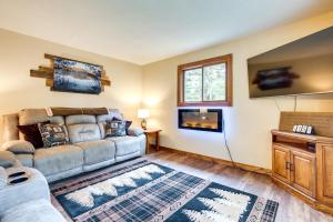 Woodruff Home with Lake Access and Pier, Near Town!