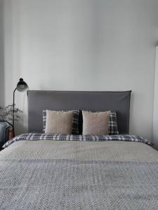 Top-floor studio, near park & sea, great transit