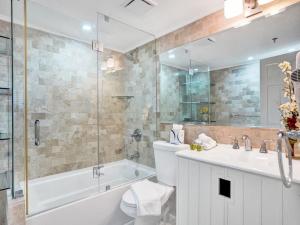 Luxury Beachfront Condo Beach Service 1418