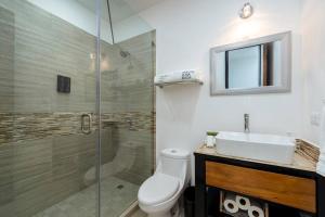 Casa Panorama - Modern new condo, amazing views!