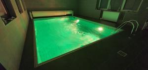 Ferienwohnung mit Innenpool 28-30 Grad, Garten, und Terasse