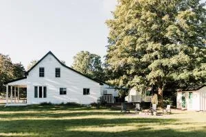 The Beachside Burrow - Next to Sandbanks w Hot Tub - Bloomfield
