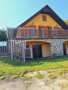 BALATONHEGYVIDÉKI APARTMAN