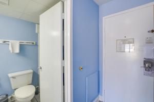 Studio Condo with Balcony in Beach Life Resort