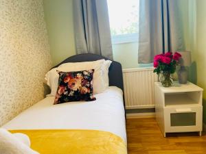 Cambridge Stays 3BR House-Garden-Free Parking-15 min to centre-5 min to motorway