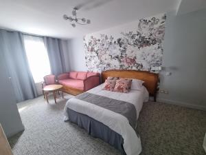 Hotels Hotel Le Prieure : Chambre Triple