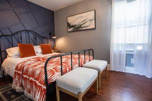 Pet-Friendly Stay, Mins to Beach, Conv Ctr, Prkg LB B
