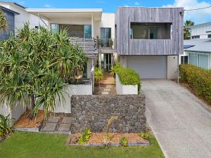 4 Mackay Street Dicky Beach