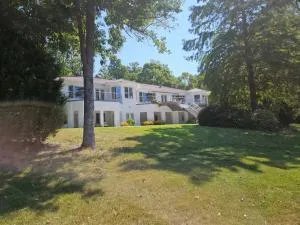 Greensboro Lakefront House -K Idol House - Monticello