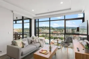 'Highview Escape' Central Wollongong Panorama Living - Unanderra