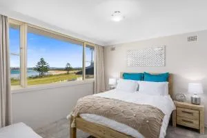 Seaside Escape - Stunning Vistas over Towradgi Beach - Towradgi