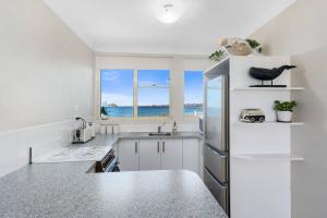 Seaside Escape - Stunning Vistas over Towradgi Beach