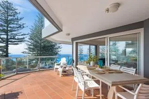 Oceanview Escape - Idyllic Beachfront Dreaming - Towradgi