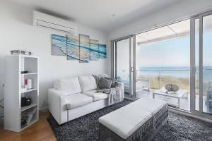 Bonbeach Bliss - Contemporary Waterfront Living