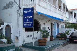 Shrimpy's Waterfront Hostel and Crew Quarters - Unrated properties in Marigot