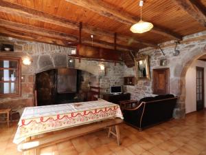 Maisons de vacances Gite Cros-de-Montvert, 3 pieces, 5 personnes - FR-1-742-232 : photos des chambres