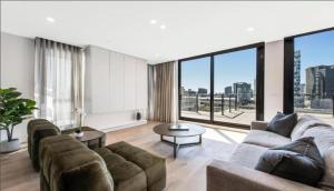 Luxury Penthouse with Astonishing Bay and City Views