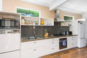 Ocean Blue Escape - Beachside Living & Granny Flat
