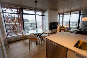 34th-Floor Gastown 2BR with Parking & Harbour Views