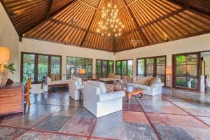 Villa Saraswati Authentic Balinese Elegance with Pool and Temple Views