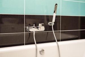 Cosy Home in Gloucester-4 Bedrooms-Sleeps 10-Parking for 4 Cars