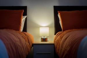 Cosy Home in Gloucester-4 Bedrooms-Sleeps 10-Parking for 4 Cars