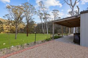 Parsons Flat River Barn