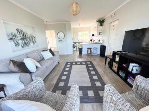 Bella Casa 179 - Atlantic Ocean & Robben Island View - Big Bay Beach Club Apartment