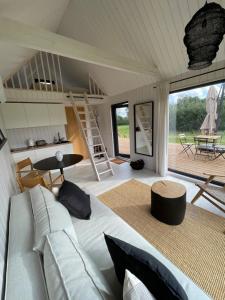 Pļavas vidū - romantiska brīvdienu māja