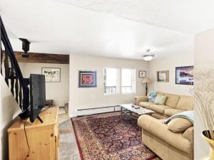 5BR with Hot Tub Minutes to Ski Resort!