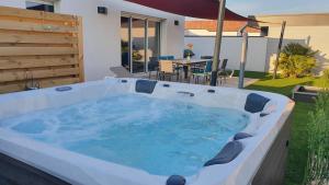 Maisons de vacances Maison recente 4* proche plage avec SPA privatif : photos des chambres