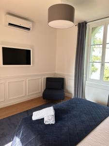 LES DOUVES, charmante dépendance du château