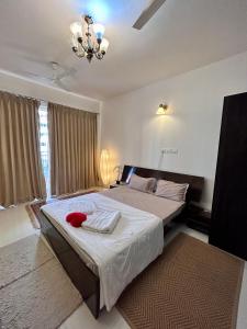 Good Stay Pool view stylish Studio Apartment,6km from Airport, 307